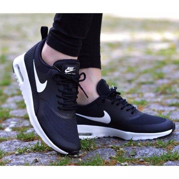 nike max thea womens black